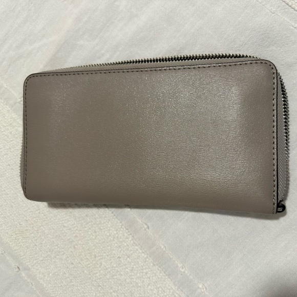Tory Burch wallet - Picture 2 of 5